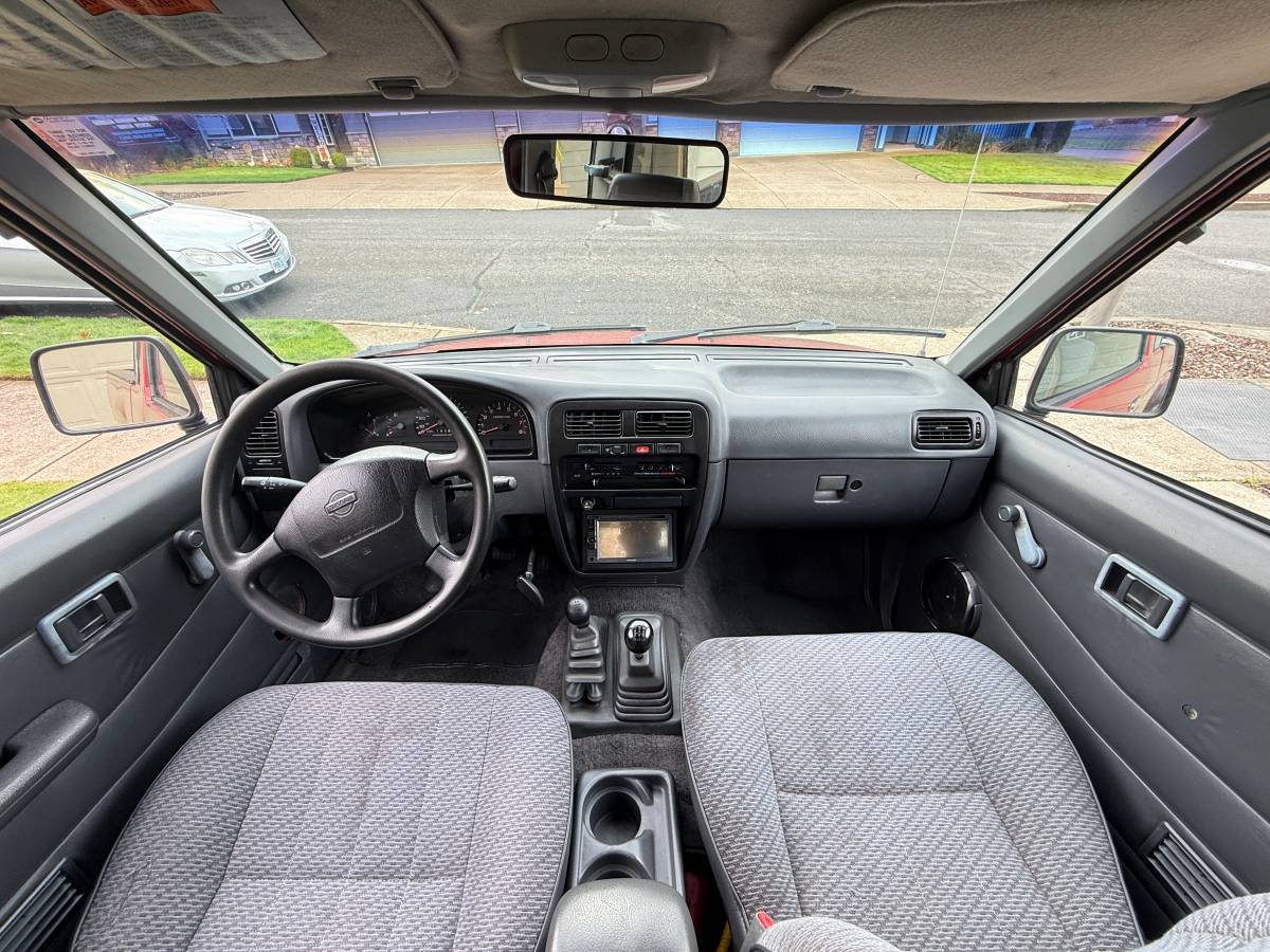 Nissan-hardbody-pickup-1996-11