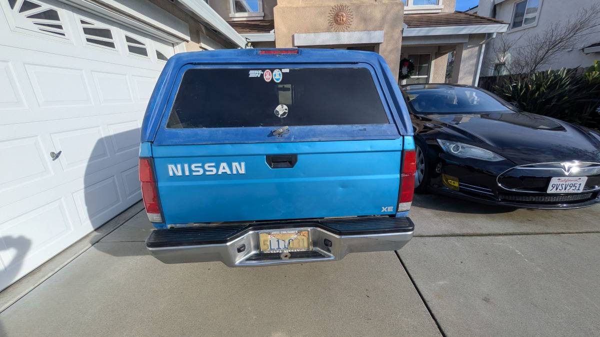 Nissan-hardbody-pickup-1996-custom-11