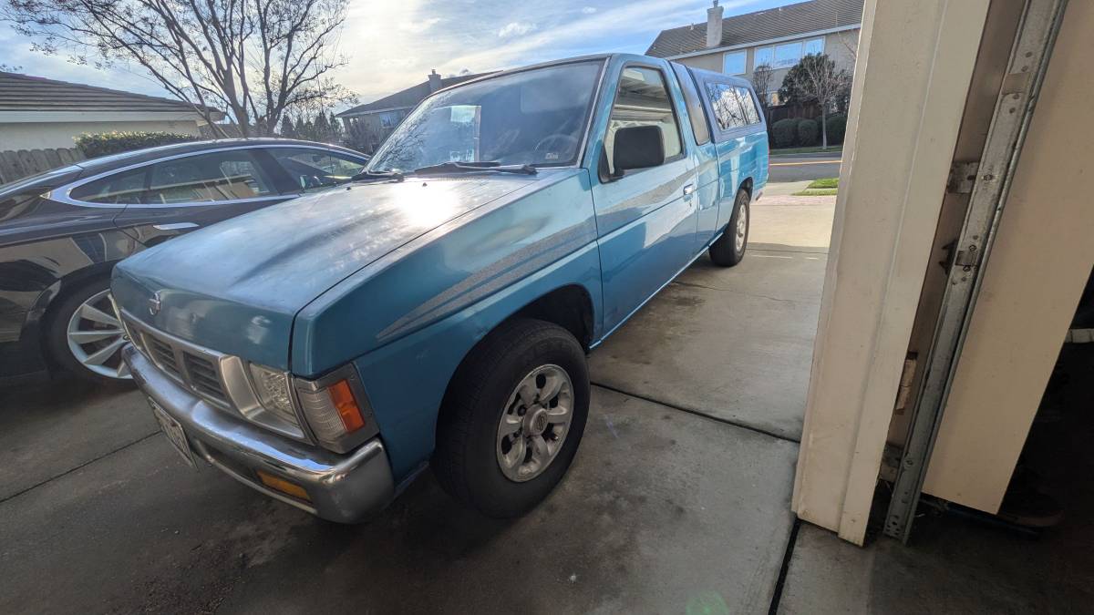 Nissan-hardbody-pickup-1996-custom-12