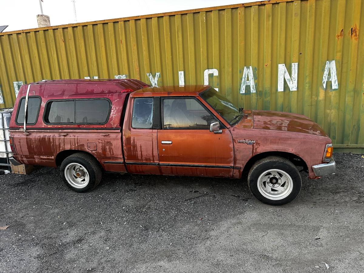 Nissan-hardbody-pickup-extended-cab-5-speed-1984-brown-17