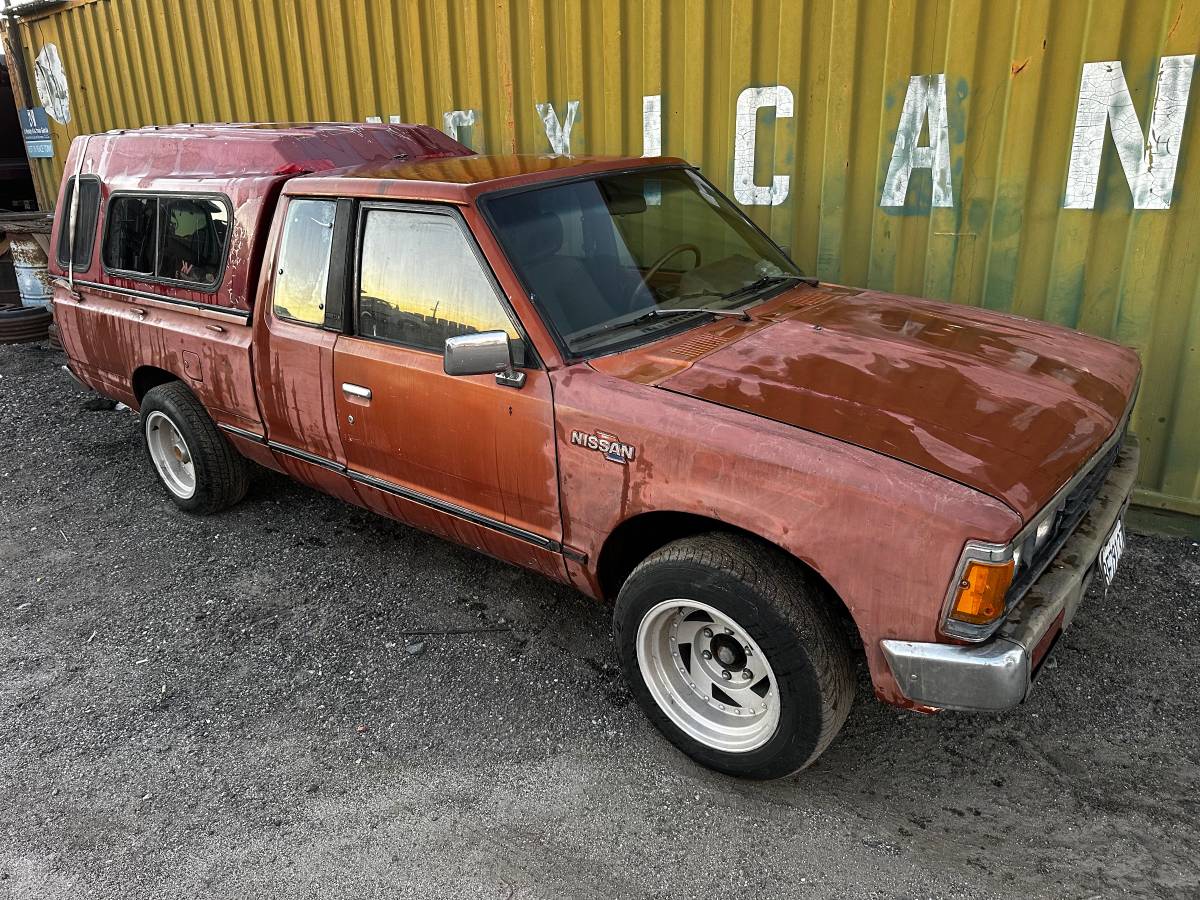 Nissan-hardbody-pickup-extended-cab-5-speed-1984-brown-18