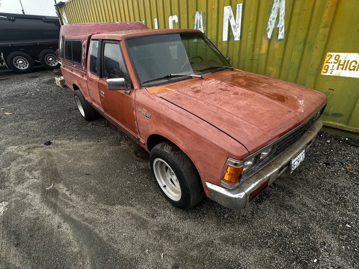 Nissan-hardbody-pickup-extended-cab-5-speed-1984-brown