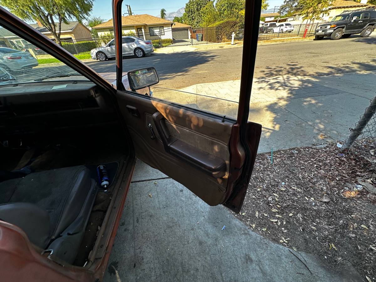 Nissan-hardbody-pickup-extended-cab-5-speed-1984-brown-4