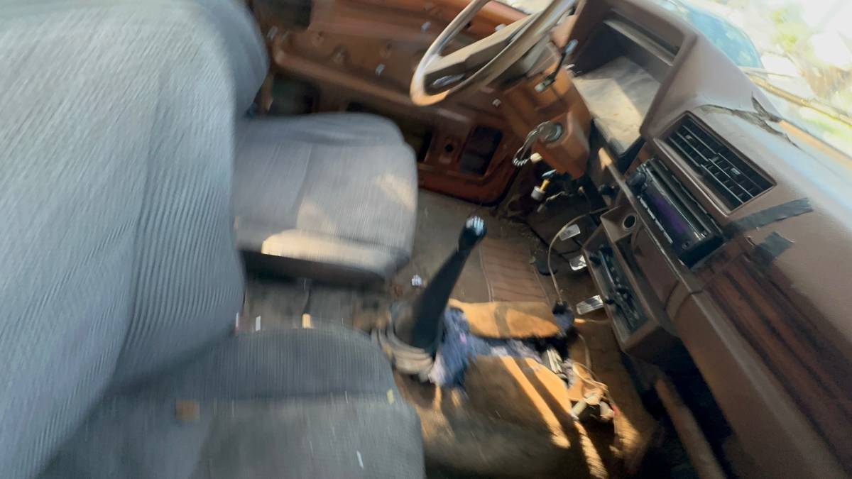 Nissan-hardbody-pickup-extended-cab-5-speed-1984-brown-5
