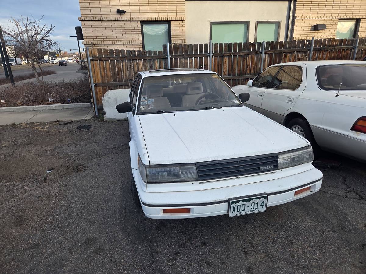 Nissan-maxima-1987-1