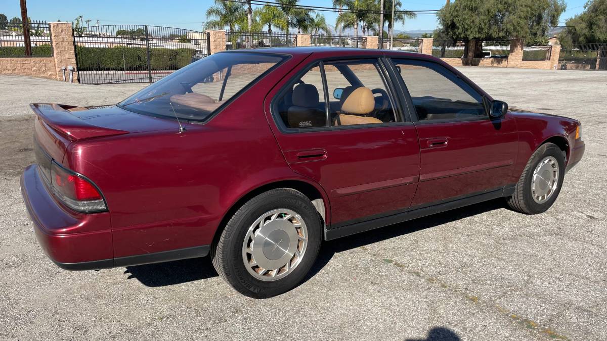 Nissan-maxima-se-1991-custom-11