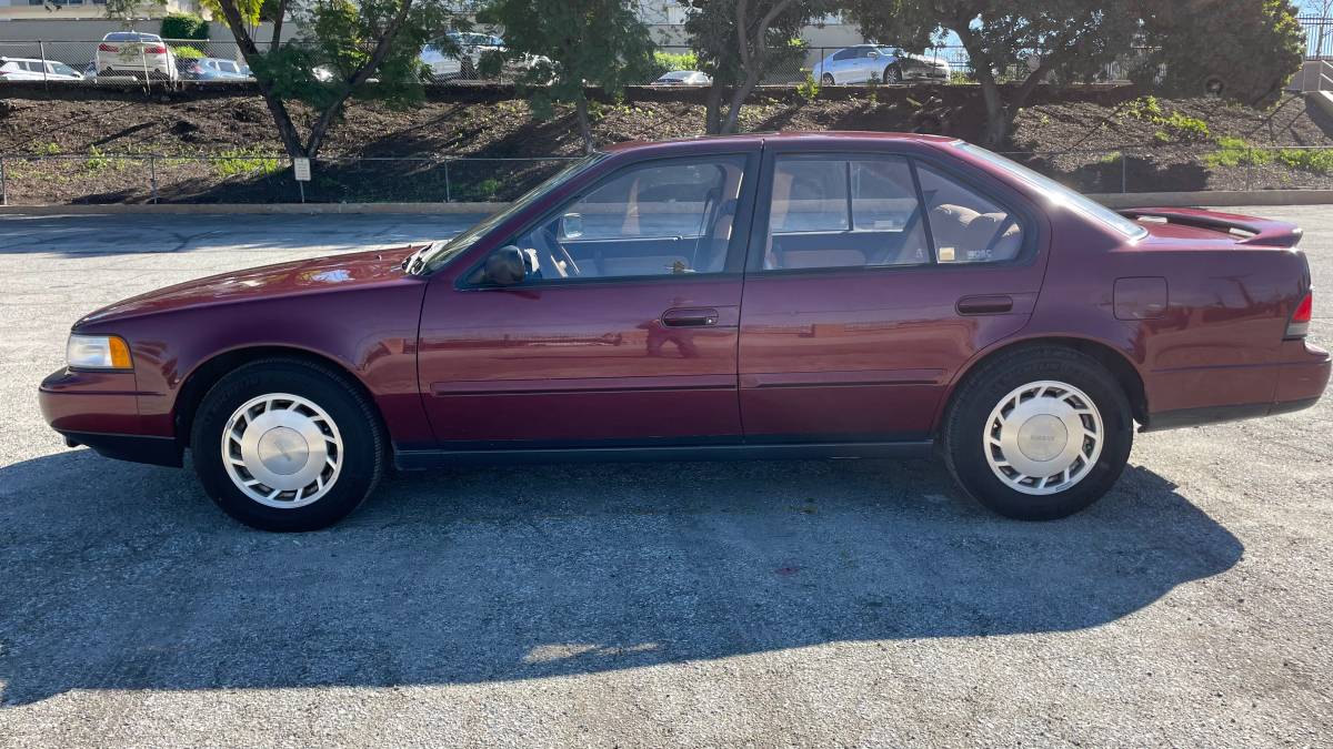 Nissan-maxima-se-1991-custom-12