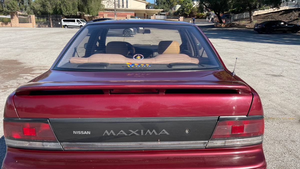 Nissan-maxima-se-1991-custom-13