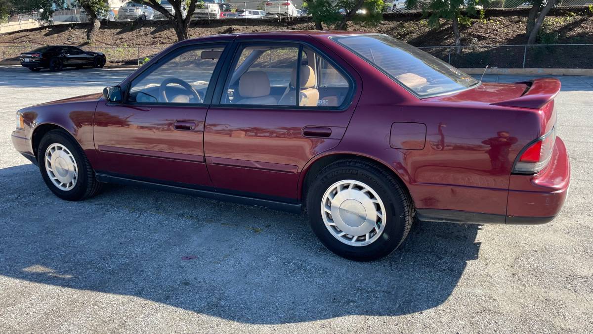 Nissan-maxima-se-1991-custom-14