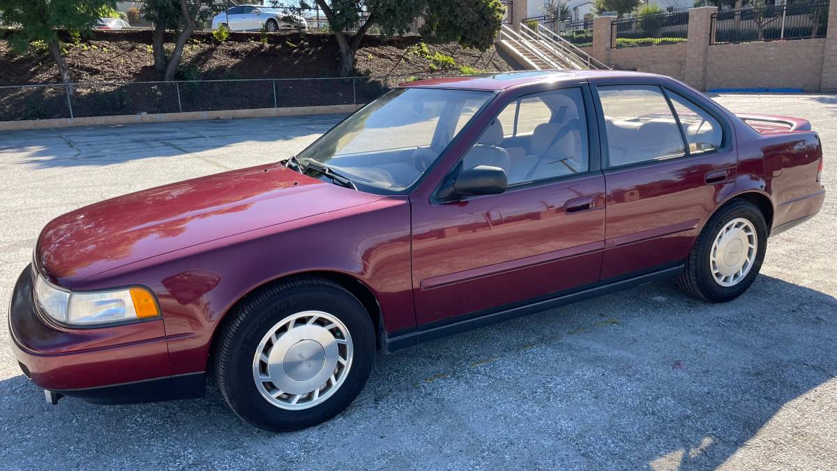 Nissan-maxima-se-1991-custom-3