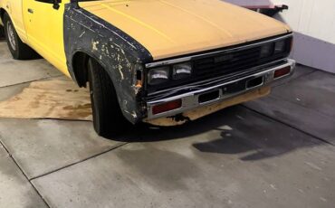 Nissan-mini-truck-1986-yellow-1