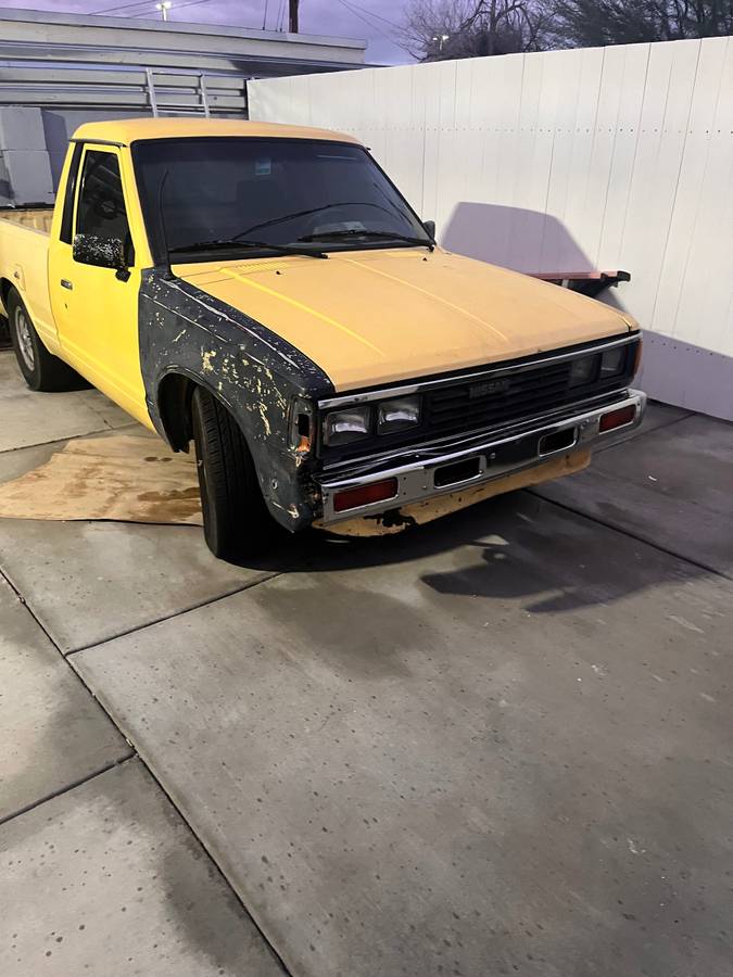 Nissan-mini-truck-1986-yellow-1