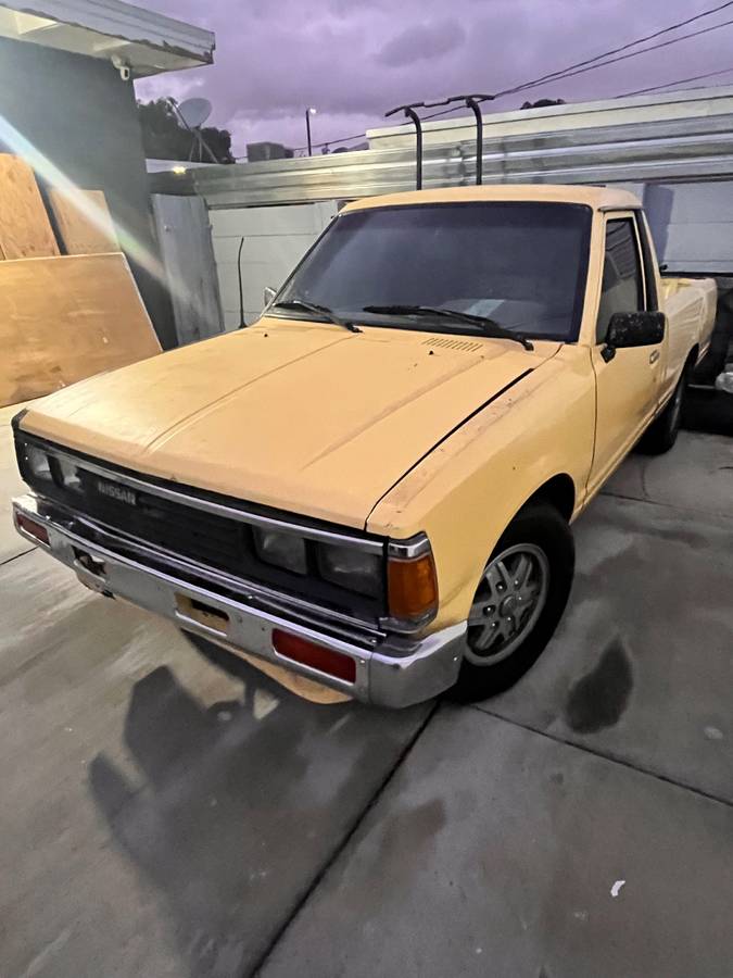 Nissan-mini-truck-1986-yellow