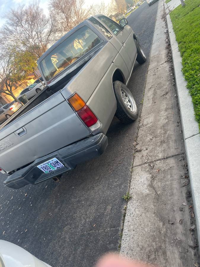 Nissan-murano-1990-silver-2