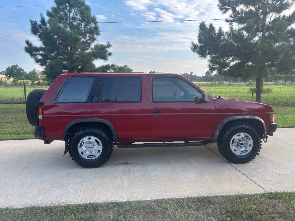 Nissan-pathfinder-1991-red-1