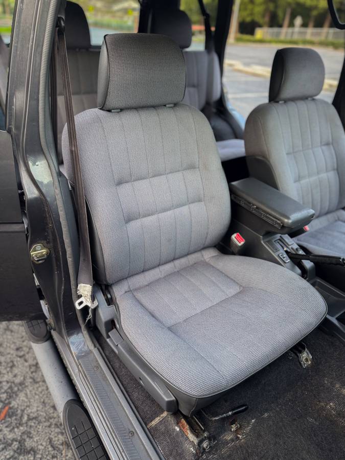 Nissan-pathfinder-1993-grey-11