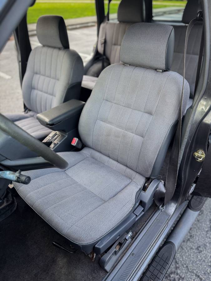 Nissan-pathfinder-1993-grey-12