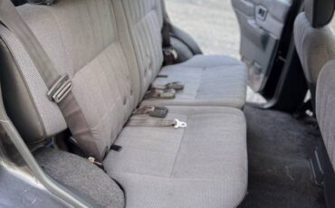 Nissan-pathfinder-1993-grey-2