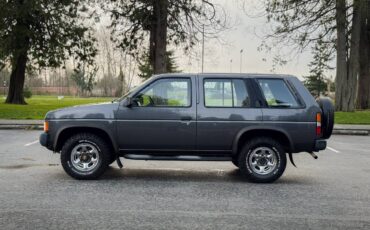 Nissan-pathfinder-1993-grey