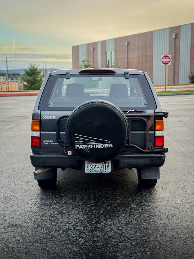 Nissan-pathfinder-1993-grey-5