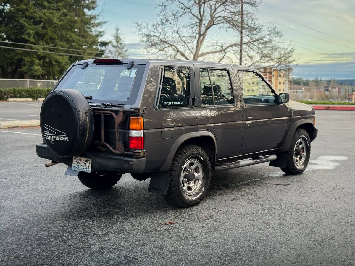 Nissan-pathfinder-1993-grey-6