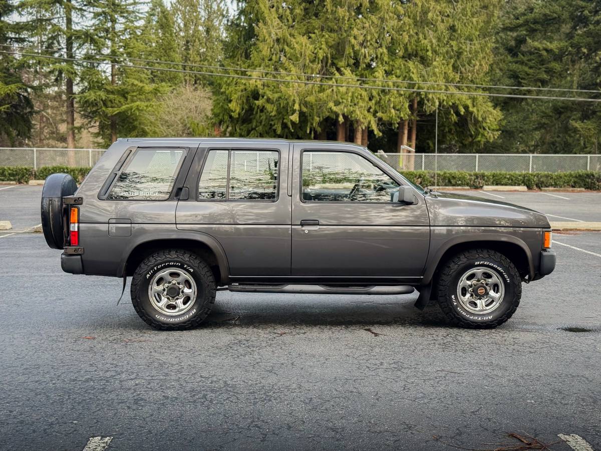 Nissan-pathfinder-1993-grey-7