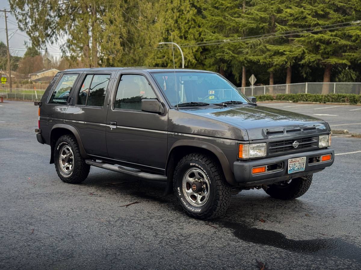 Nissan-pathfinder-1993-grey-8