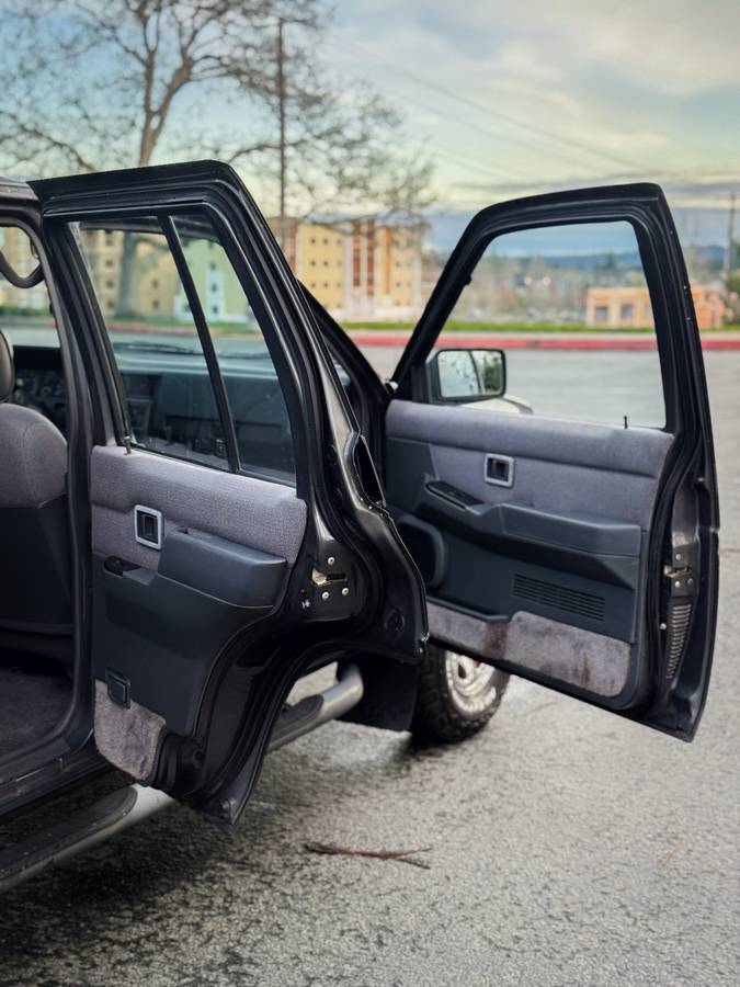 Nissan-pathfinder-1993-grey-9