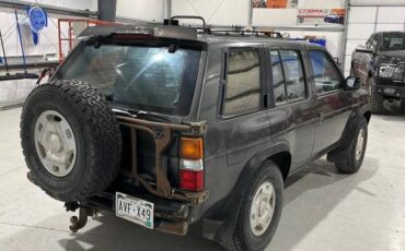 Nissan-pathfinder-1994-brown-1