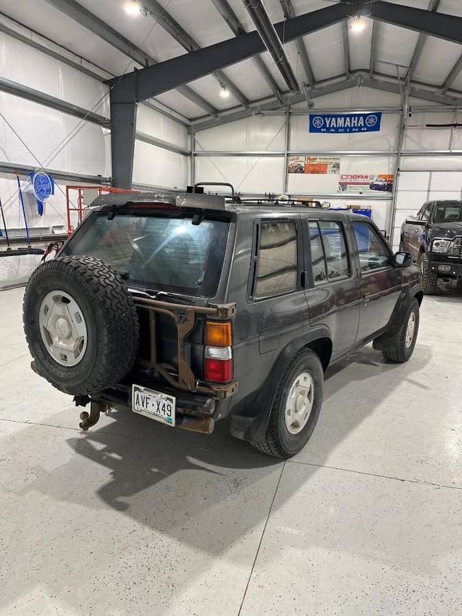 Nissan-pathfinder-1994-brown-1