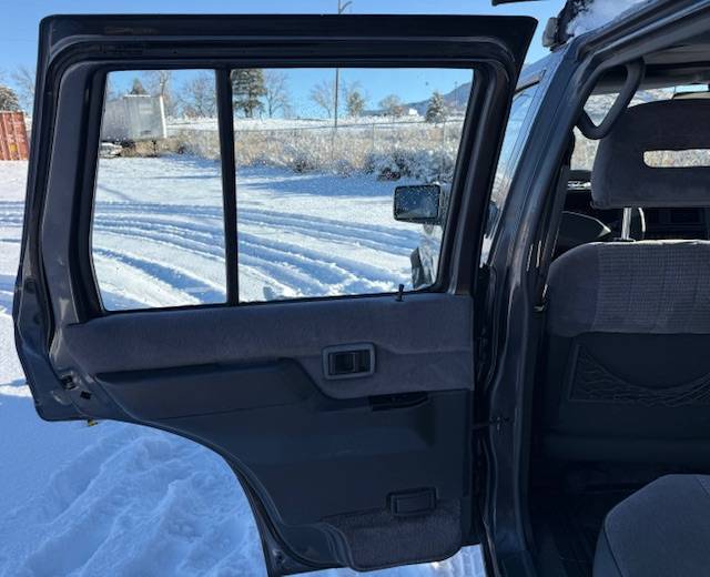 Nissan-pathfinder-sv-1993-grey-15