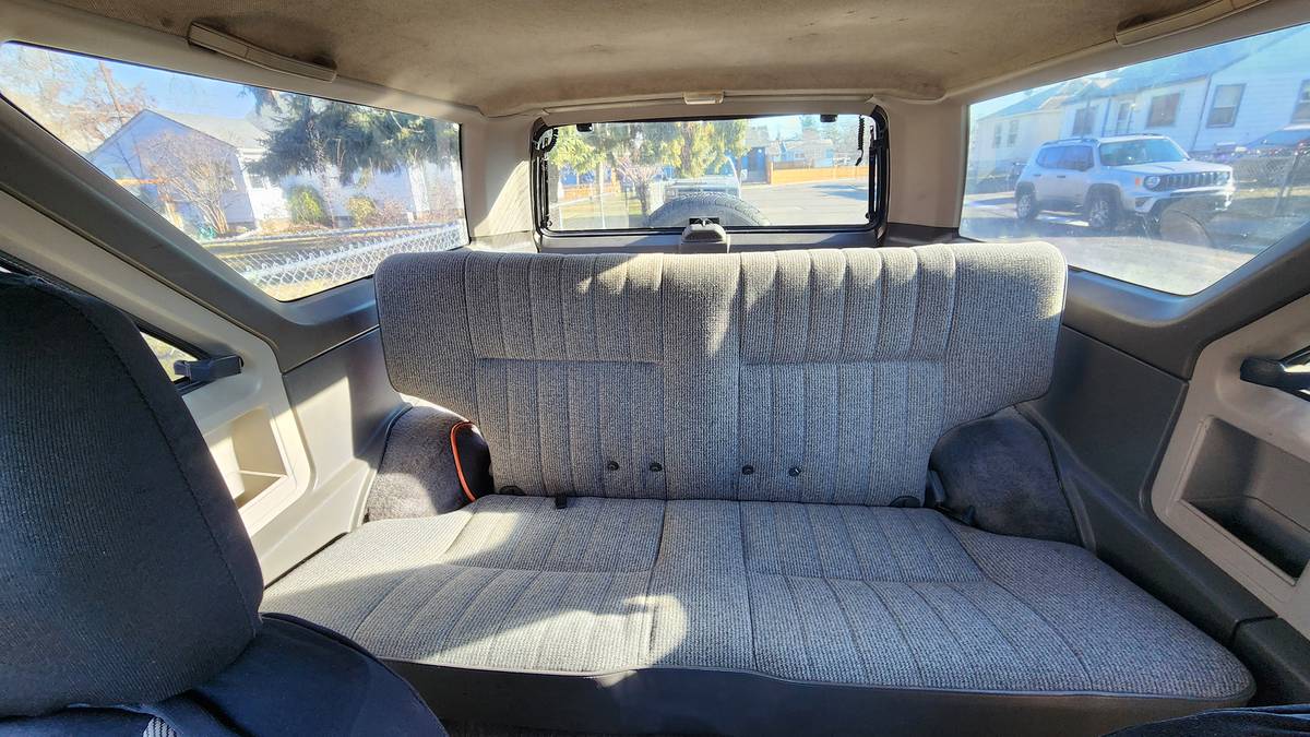 Nissan-pathfinder-xe-4x4-1987-grey-1