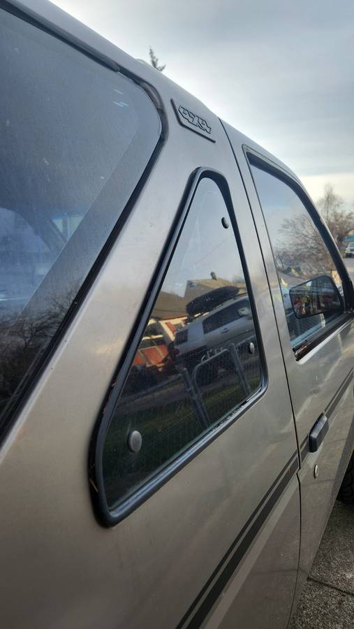 Nissan-pathfinder-xe-4x4-1987-grey-10