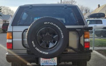 Nissan-pathfinder-xe-4x4-1987-grey-2