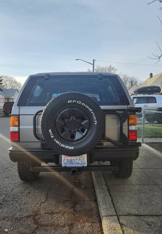 Nissan-pathfinder-xe-4x4-1987-grey-2