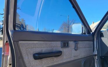 Nissan-pathfinder-xe-4x4-1987-grey-3