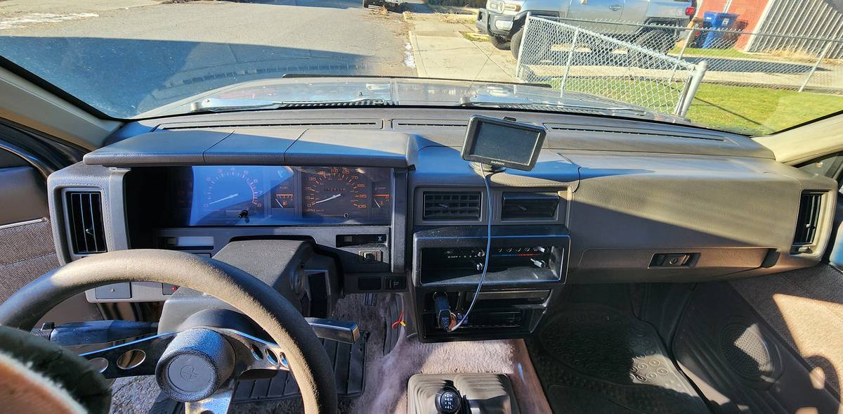 Nissan-pathfinder-xe-4x4-1987-grey-5