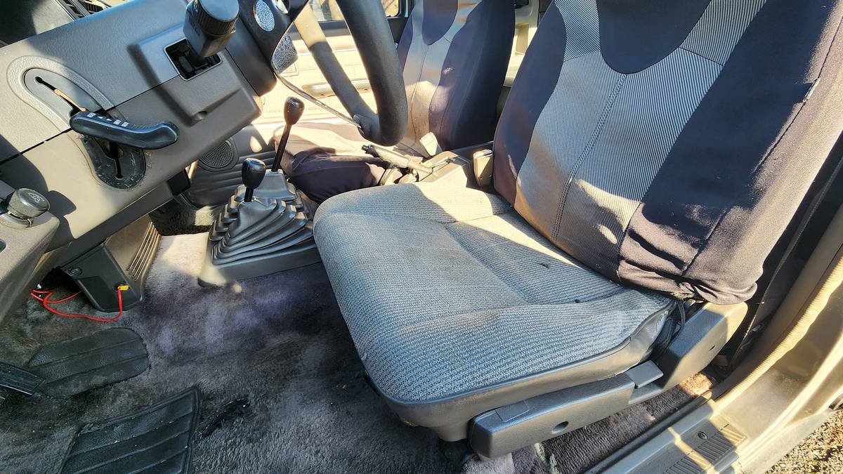 Nissan-pathfinder-xe-4x4-1987-grey-6