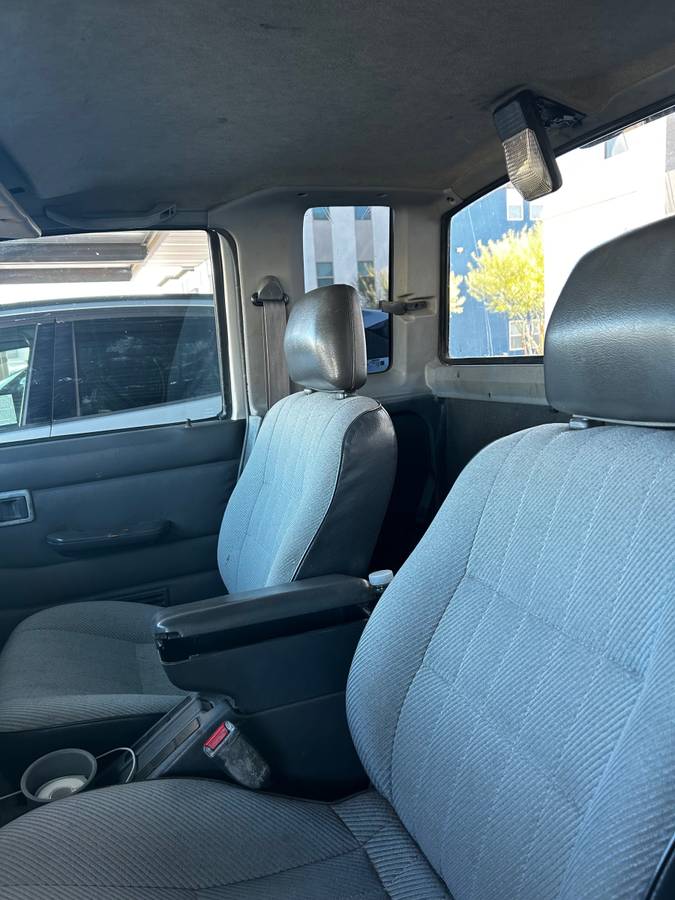 Nissan-pick-up-1994-7