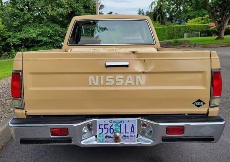 Nissan-pickup-1985-8