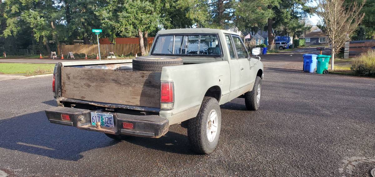 Nissan-pickup-1985-grey-17