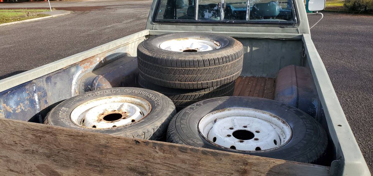 Nissan-pickup-1985-grey-8