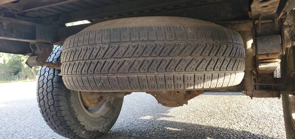 Nissan-pickup-1985-grey-9