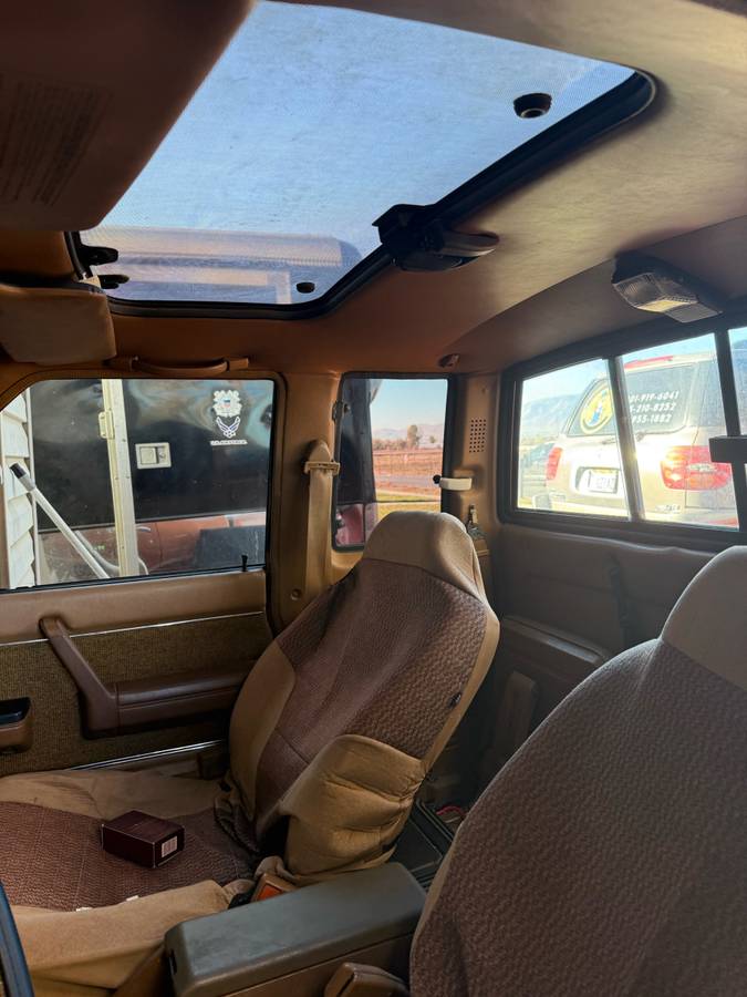 Nissan-pickup-1985-orange-2