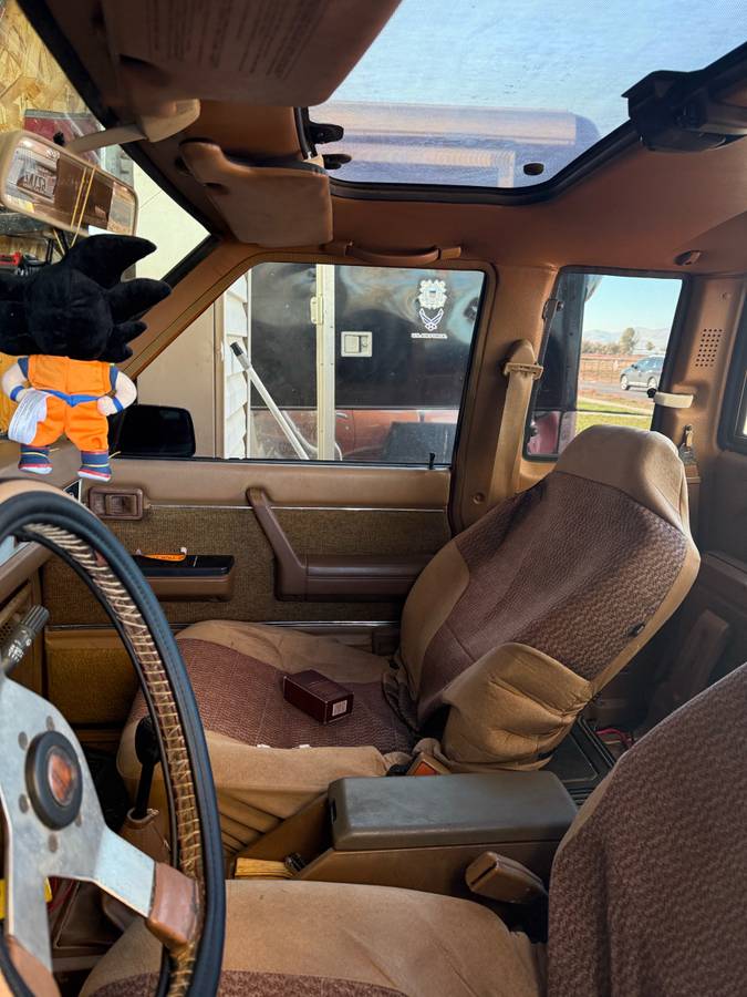 Nissan-pickup-1985-orange-3