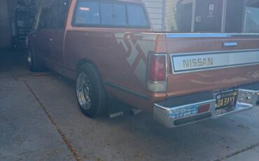 Nissan-pickup-1985-orange