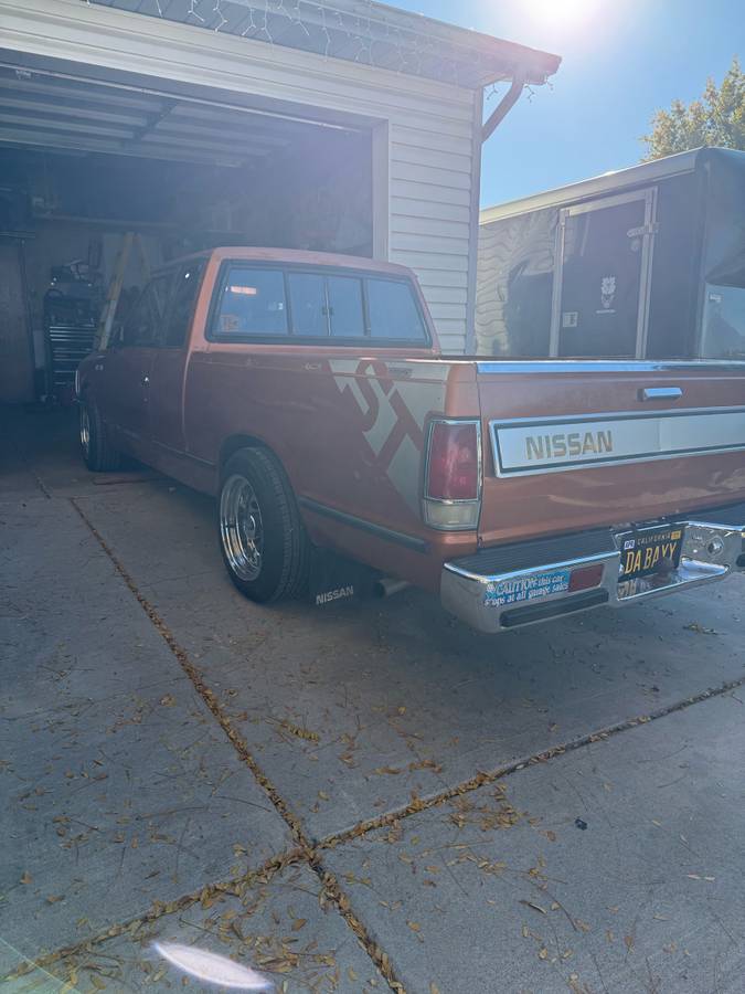 Nissan-pickup-1985-orange