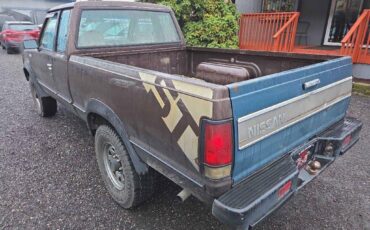 Nissan-pickup-1986-brown-17