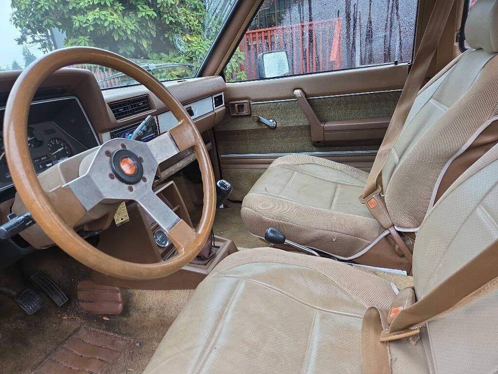 Nissan-pickup-1986-brown-18