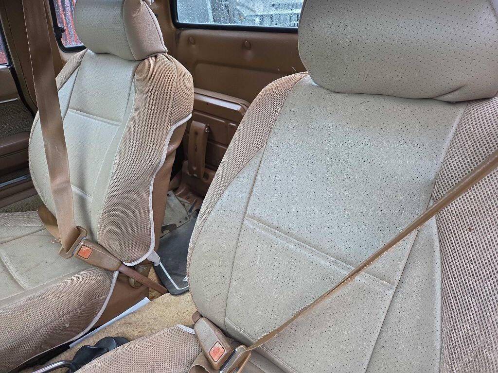 Nissan-pickup-1986-brown-3